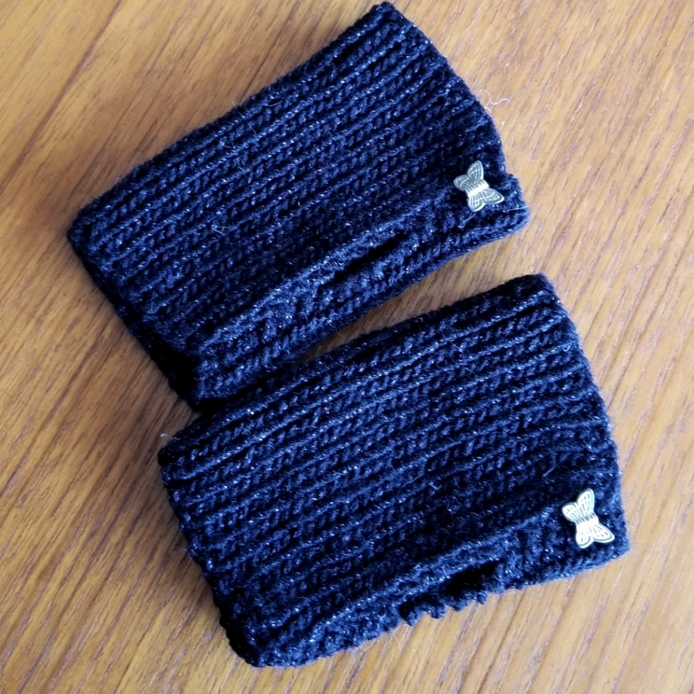Pair of handmade knit fingerless gloves never used